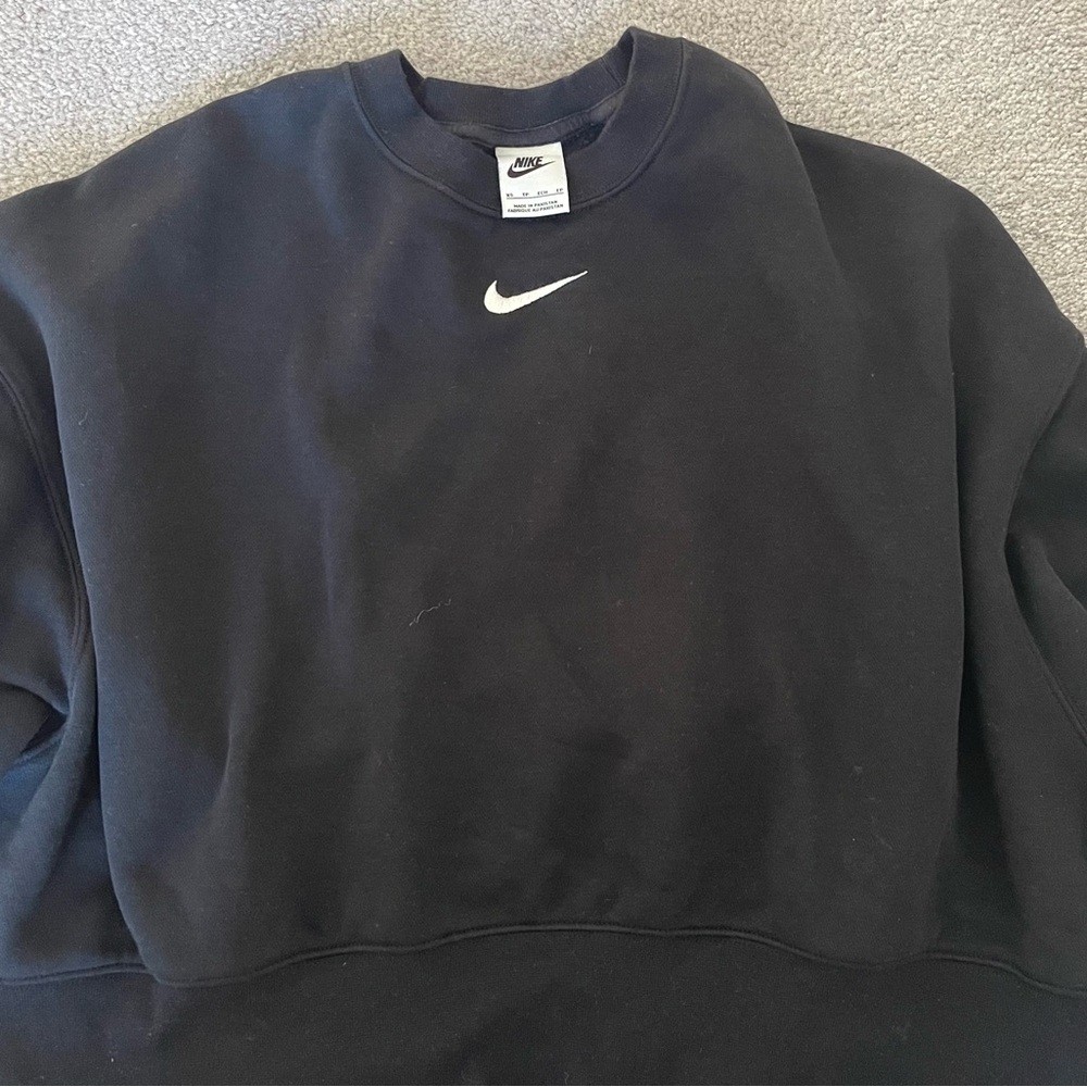 Cropped NIKE crewneck